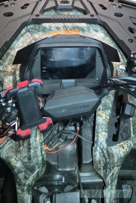 Boczny dolot zimnego powietrza do silnika i CVT QJMOTOR SFA