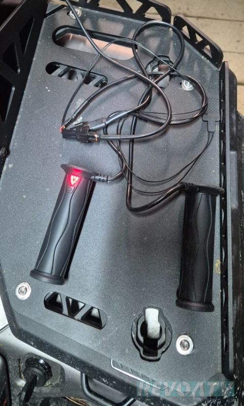 Podgrzewane manetki z kciukiem dedykowane do CFMOTO / GOES