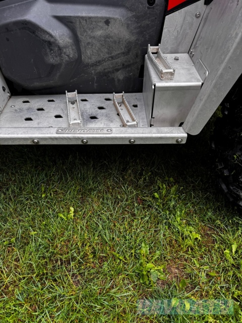 Podstopnice aluminiowe do CFMOTO GEN3 Podstopnice aluminiowe do CFMOTO GEN3