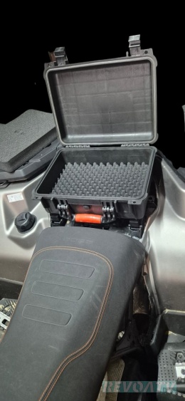 Wypinana skrzynka zamiast siedzenia pasażera CFMOTO GEN3/GOES TERROX 1000 (ZESTAW ZAWIERA UCHWYTY)