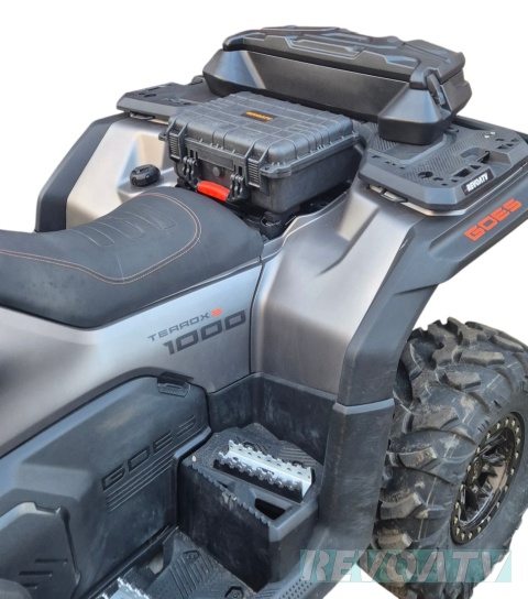 Kufer tylny TESSERACT 22L do GOES TERROX 1000 2024+ | Dedykowany zestaw z adapterami | REVOATV